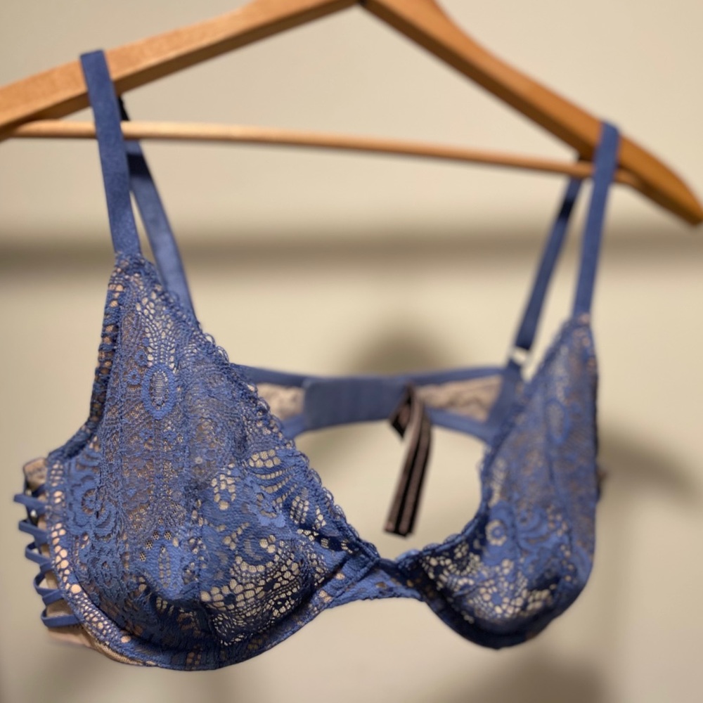 VICTORIA’S SECRET VERY SEXY UNLINED PLUNGE BRA